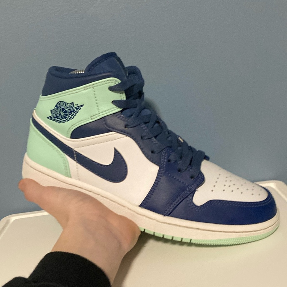 Size 8 - Jordan 1 Mid Blue Mint 2022   **100% authentic**